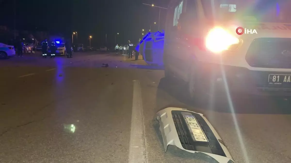 Tıra arkadan çarpan ticari araç hurda yığınına döndü: 1 ölü, 1 yaralı