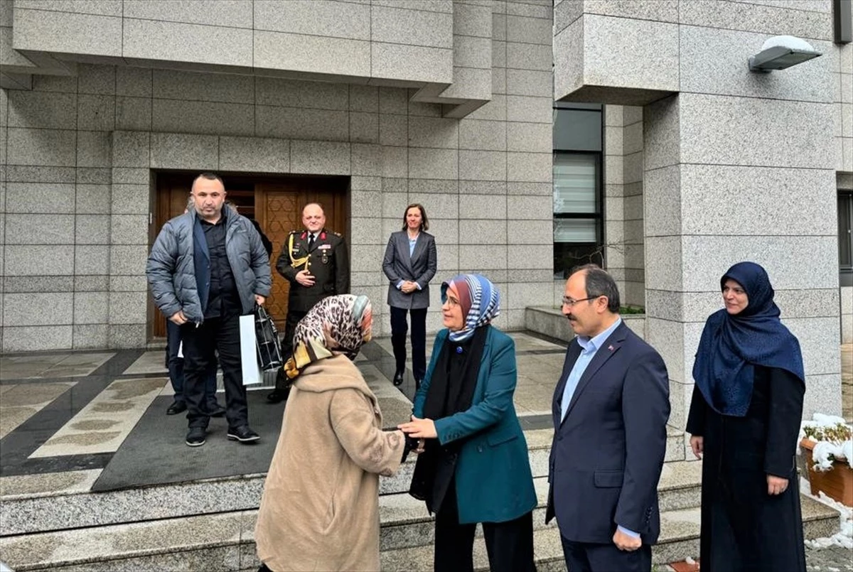 Türkiye\'nin Bakü Büyükelçisi Şehit Aileleriyle Bir Araya Geldi