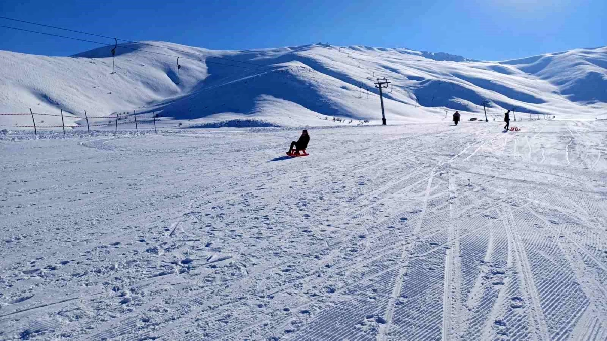 Van\'ın Gevaş ilçesindeki Abalı Kayak Tesisi sezonu geç açtı