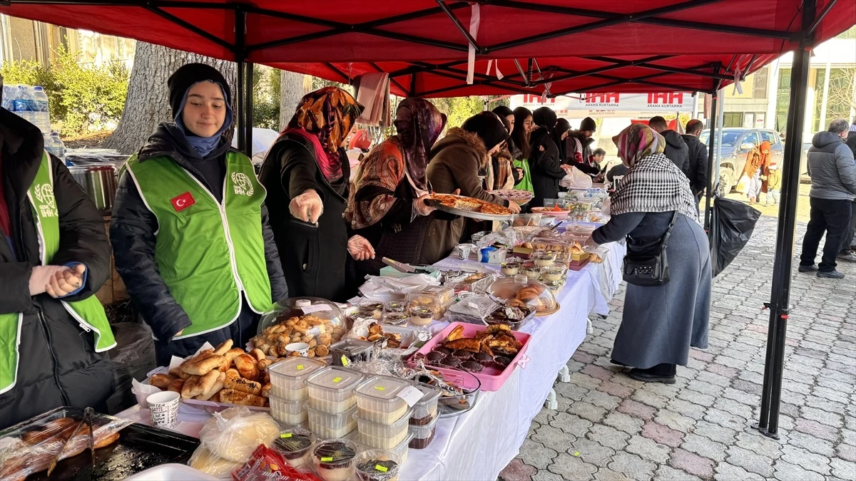 Artvin\'de Gazze\'ye Destek Amacıyla Kermes Düzenlendi