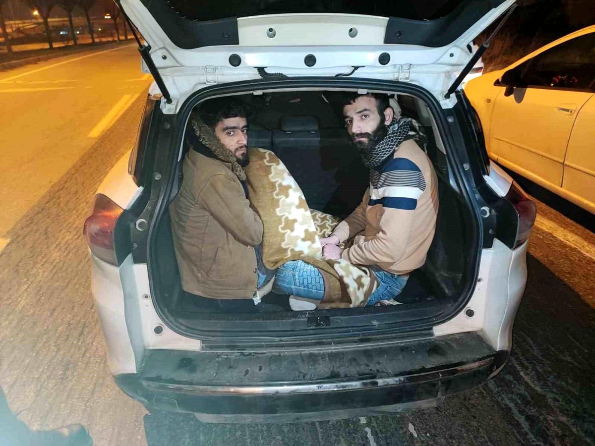 Afyonkarahisar\'da Kaçak Göçmen Operasyonu: 6 Yabancı Uyruklu Şahıs Yakalandı