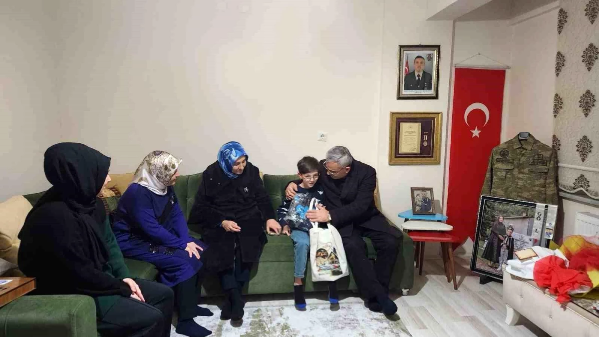 Kütahya Belediye Başkanı ve eşi şehit ailelerini ziyaret ediyor