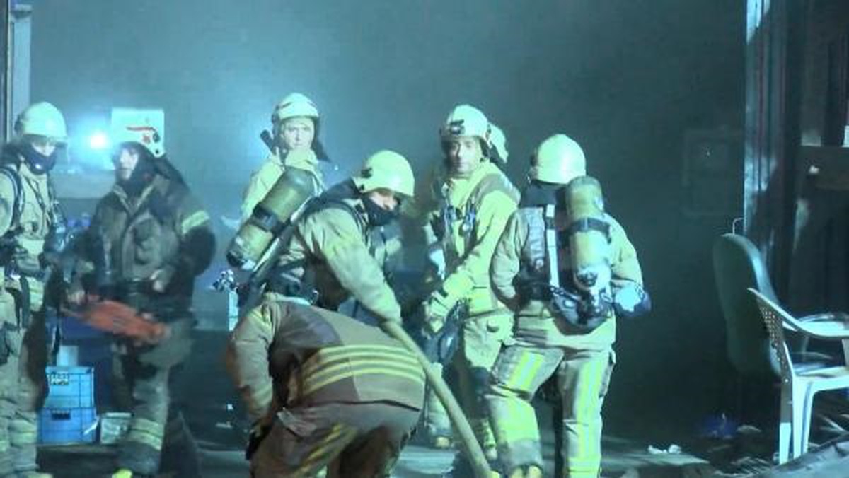 Beylikdüzü\'nde hidrolik makine üretimi yapılan atölyede yangın çıktı