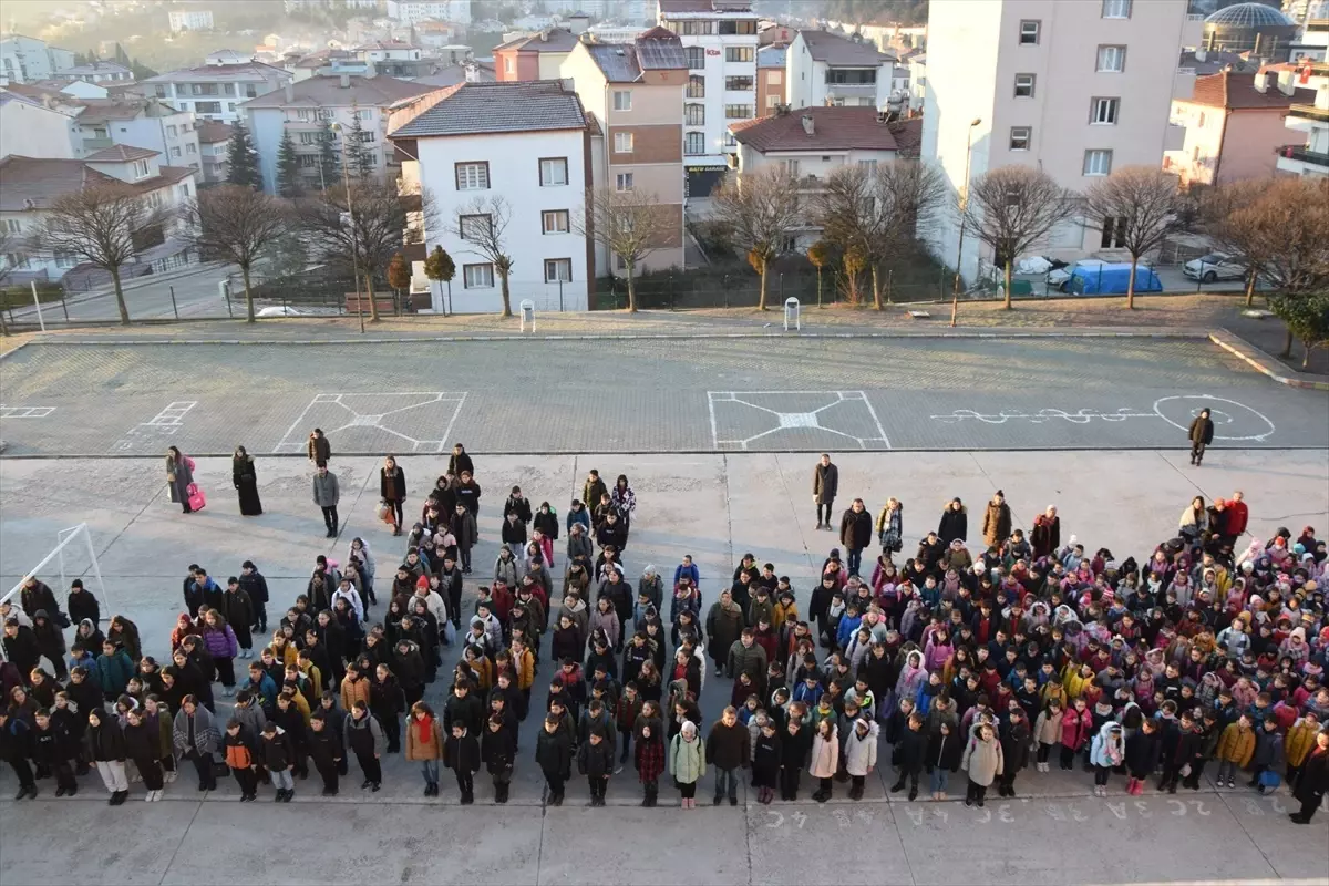 Bilecik\'te okullarda şehitler için saygı duruşu yapıldı