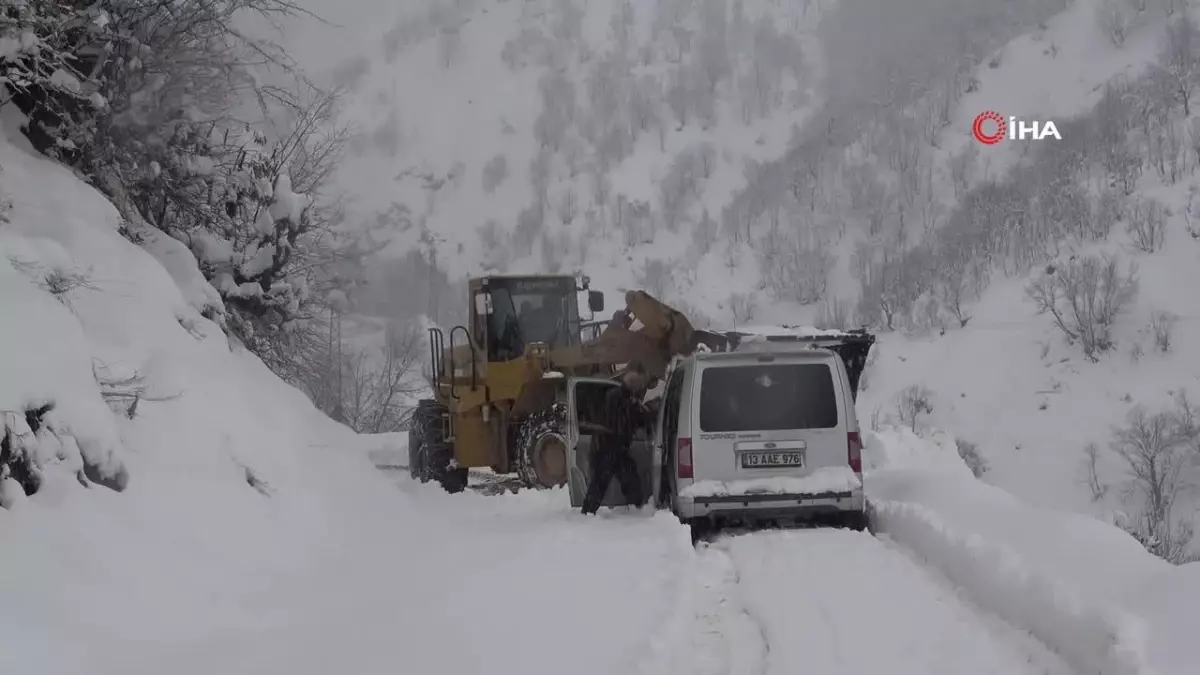 Bitlis köylerinde karla mücadele çalışması