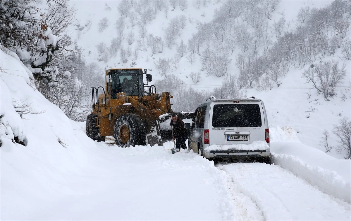 Bitlis İl Özel İdaresi Karla Mücadele Çalışmalarını Sürdürüyor