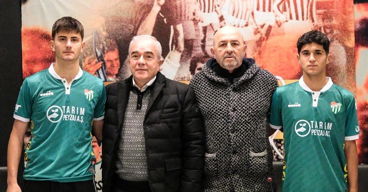 Bursaspor\'un iki genç ismi profesyonel sözleşme imzaladı