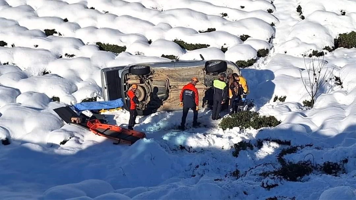 Rize\'de buzlu yolda kaza: Sürücü hayatını kaybetti
