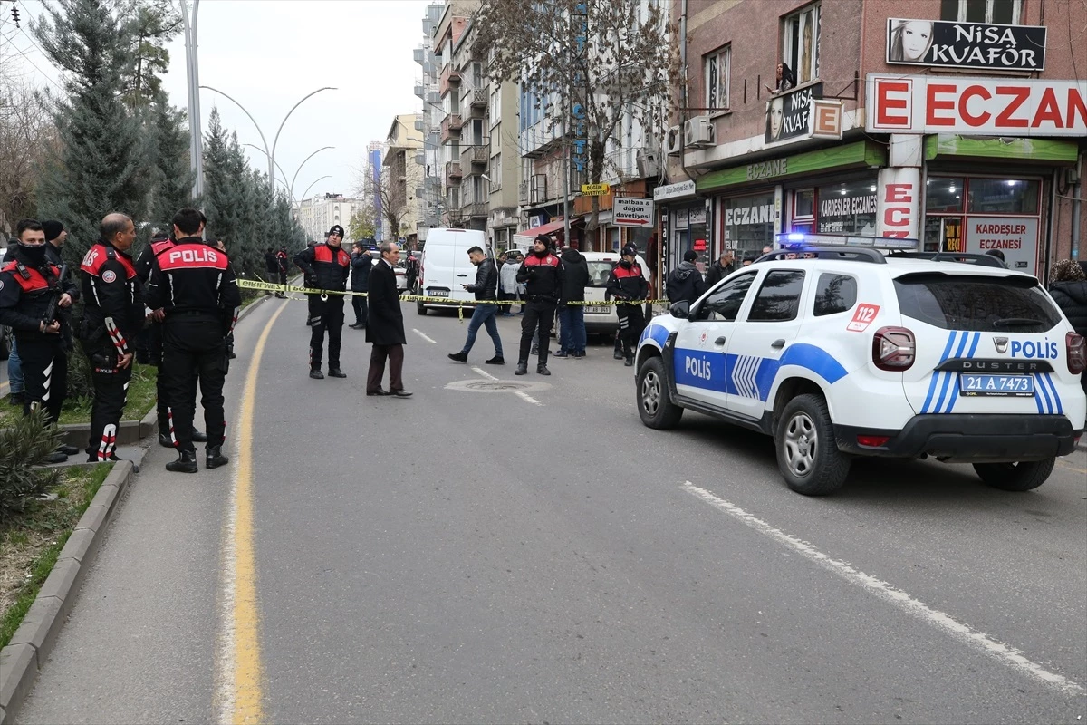 Diyarbakır\'da çıkan silahlı kavgada 4 kişi yaralandı