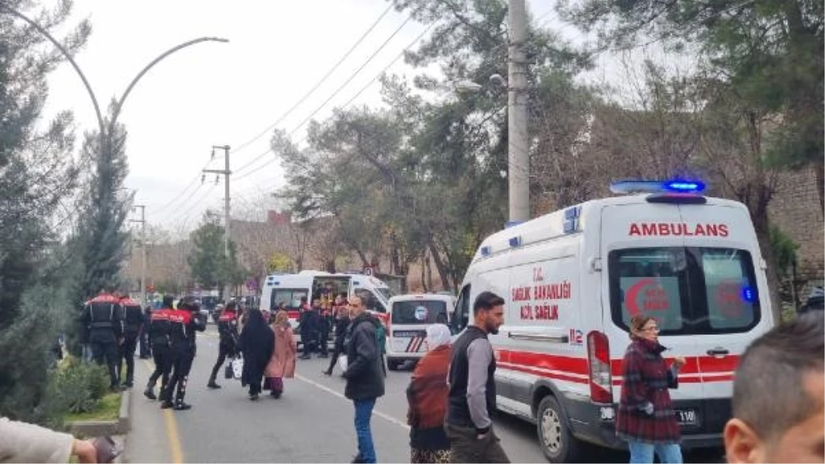 Diyarbakır\'da Husumetli Aileler Arasında Silahlı Kavga: 1 Ölü, 2 Yaralı