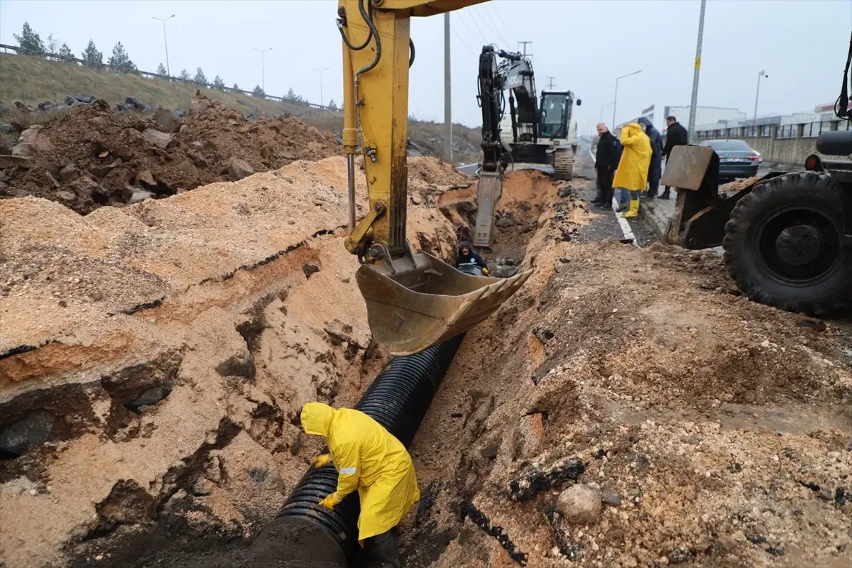 Diyarbakır Büyükşehir Belediyesi Altyapı Çalışmalarına Devam Ediyor