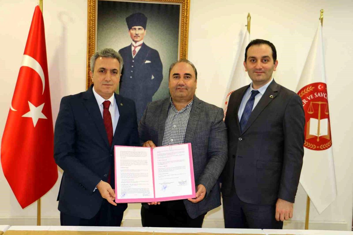 Antalya\'ya yeni adliye lojmanı için protokol imzalandı
