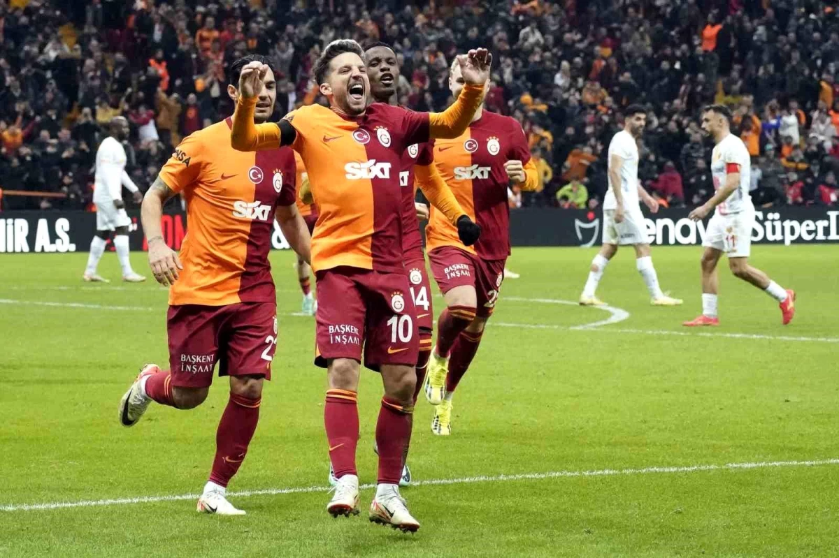 Dries Mertens, Kayserispor maçında penaltıdan gol atarak gol sayısını 5\'e çıkardı