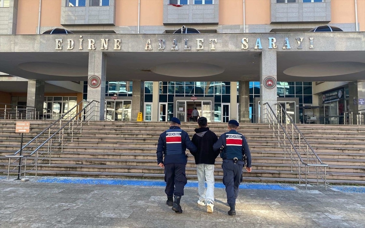 Edirne\'de Uyuşturucu Ticareti Yapan Zanlı Yunanistan\'a Kaçarken Yakalandı