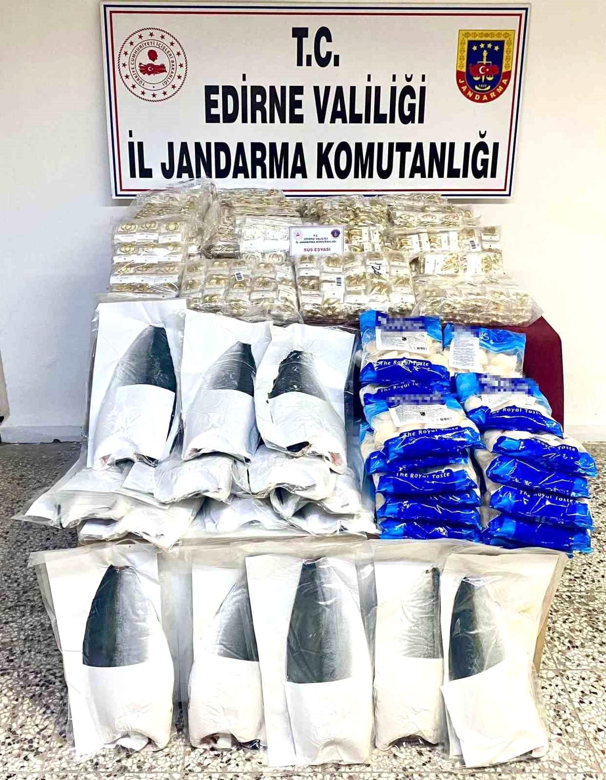 Edirne\'de Kaçak Deniz Ürünü ve Süs Eşyası Operasyonu