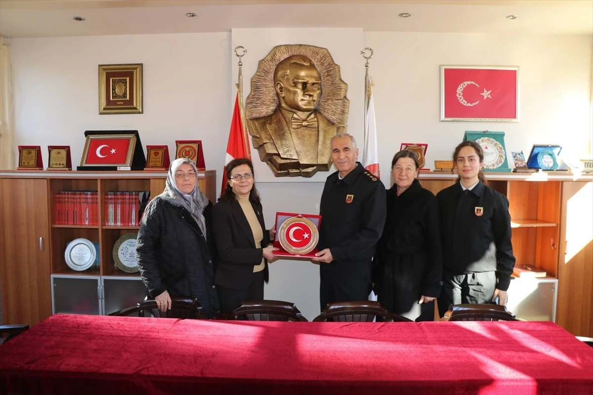 Edirne Jandarma Komutanı Albay Hacı Ali Büber, Şehit Aileleri Derneği\'ni ziyaret etti