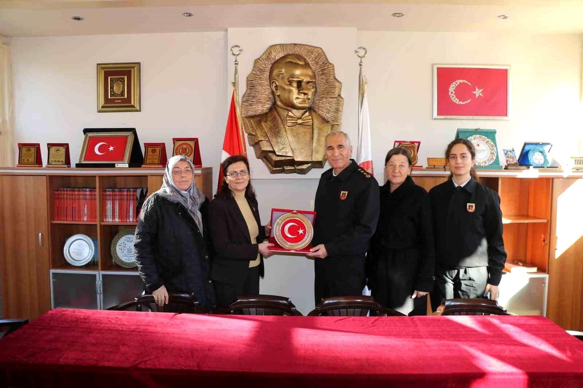 Edirne İl Jandarma Komutanı Albay Hacı Ali Büber, şehit aileleriyle bir araya geldi