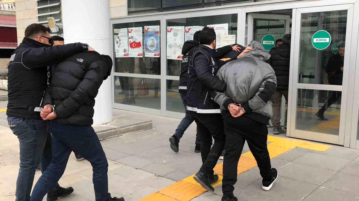 Elazığ\'da Zulalanan Konteynerde 146 Kilo Uyuşturucu Ele Geçirildi