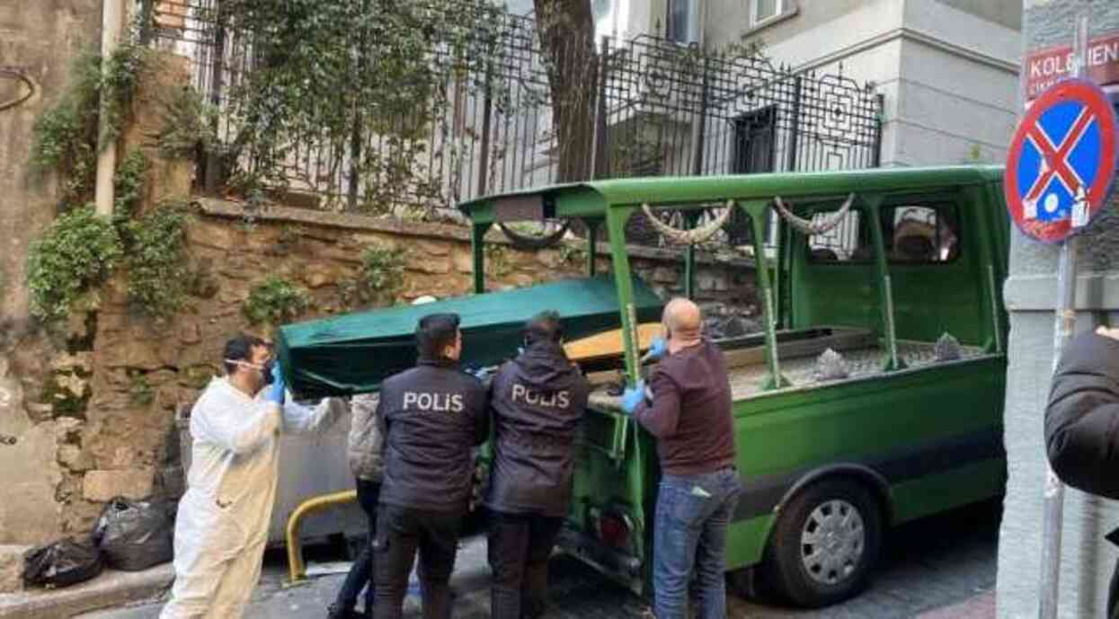 Galata'da şüpheli ölüm: Norveçli turist ölü bulundu, Yunan kadın hastanede Galata'da şüpheli ölüm: Norveçli turist ölü bulundu, Yunan kadın hastanede