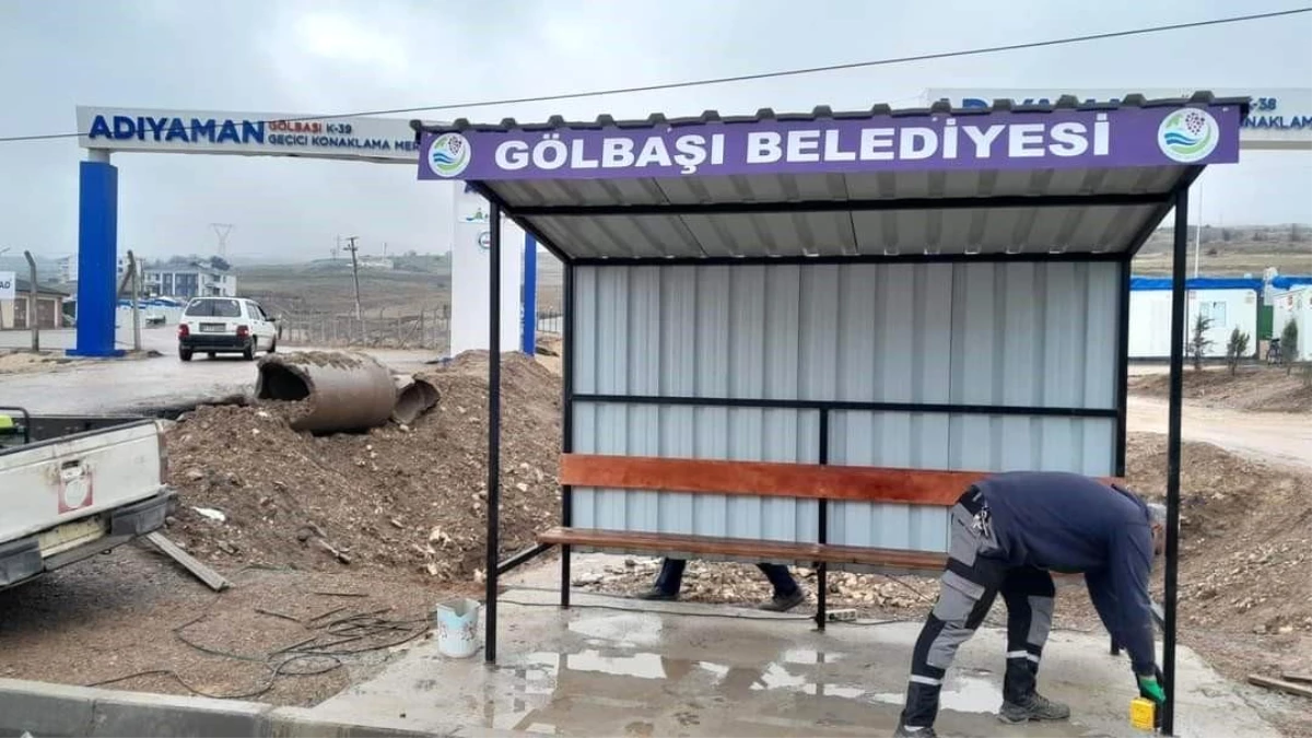 Gölbaşı Belediyesi Yolcu Bekleme Duraklarını Yeniliyor