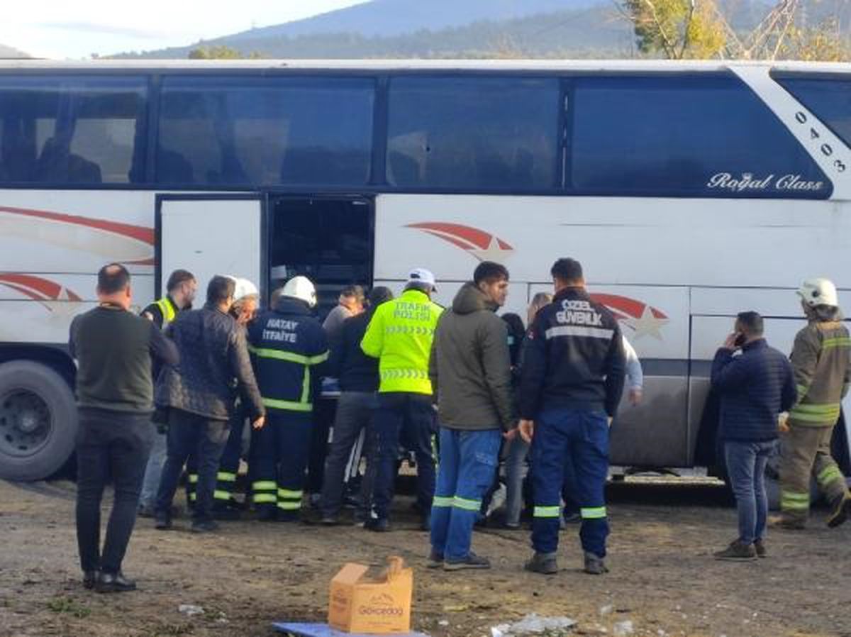 İskenderun'da İşçi Servisi Kazası: 1'i Ağır 18 Kişi Yaralandı