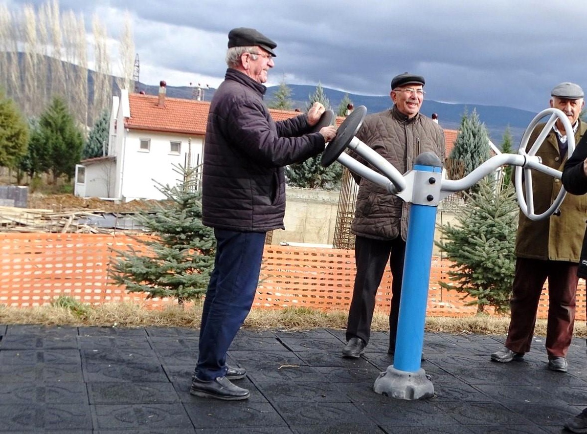 Hisarcık Belediyesi, Esire Termal Turizm Merkezine Spor Aletleri Yerleştirdi
