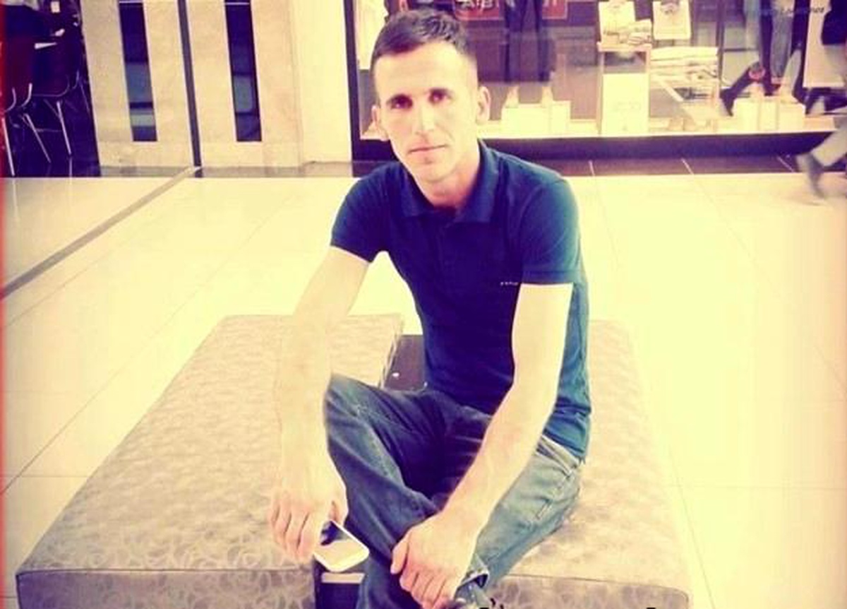 Isparta\'da 3 katlı binanın çatısına çıkan kişi hayatını kaybetti