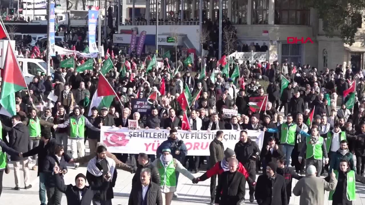 Bağcılar\'da İHH\'nın çağrısıyla binlerce kişi şehitler ve Filistin için yürüdü