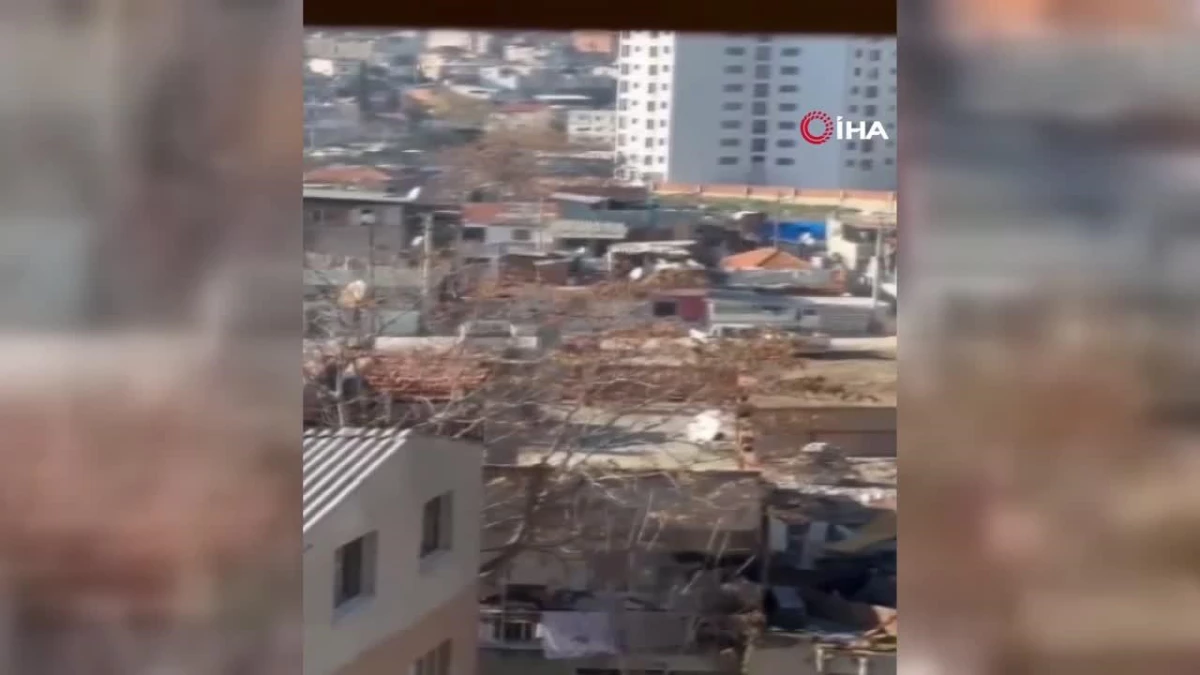 İzmir\'de sokak ortasındaki silahlı çatışma kamerada