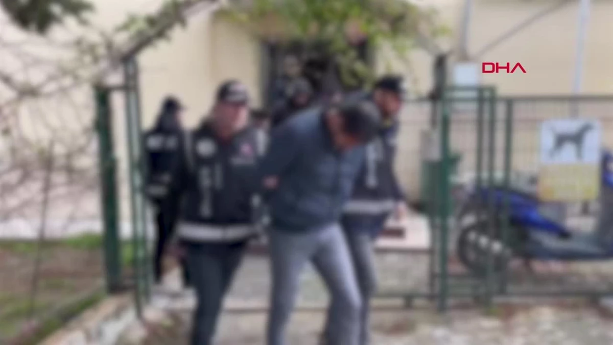 Çeşme\'de Yolsuzluk Operasyonu: 4 Gümrük Memuru Tutuklandı