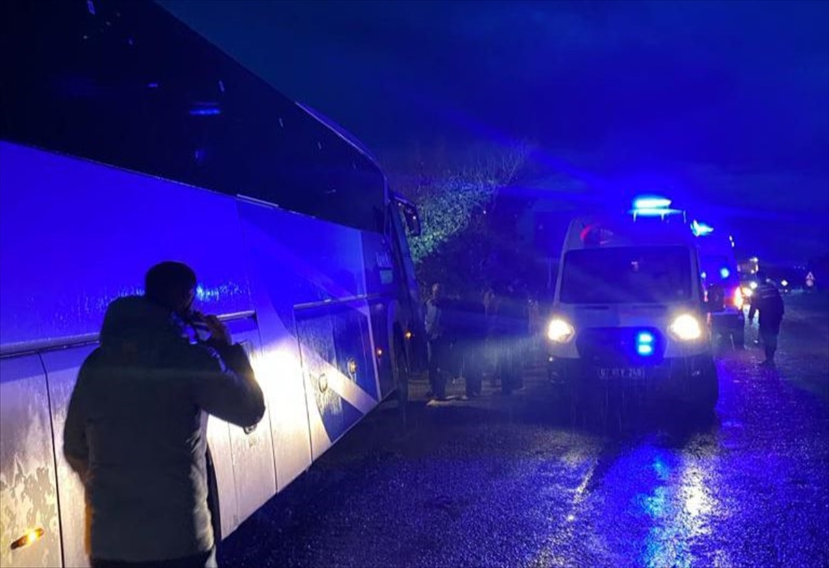Antalya\'nın Kaş ilçesinde trafik kazası: 3 kişi yaralandı