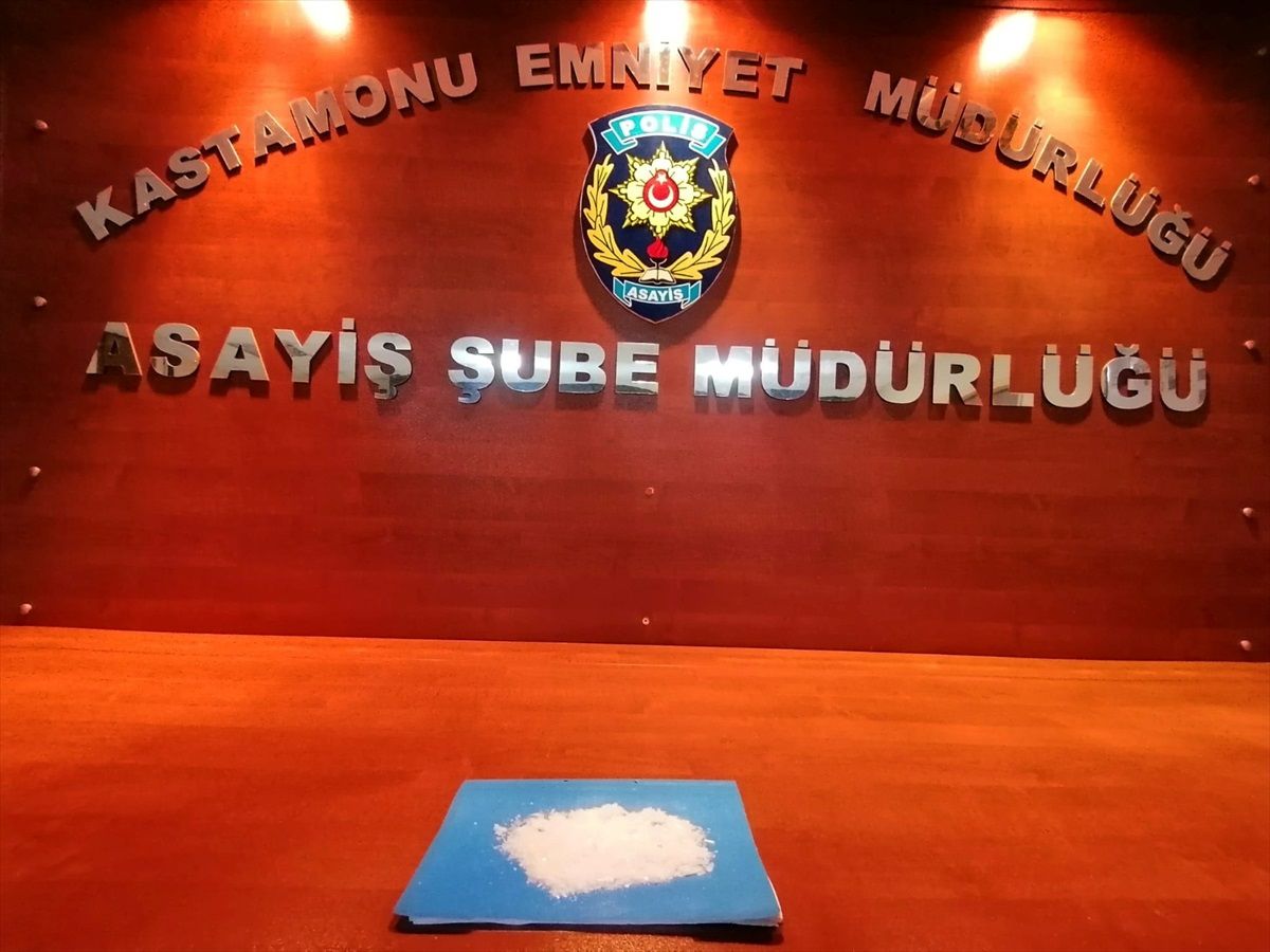 Kastamonu\'da dur ihtarına uymayan araçta uyuşturucu ele geçirildi
