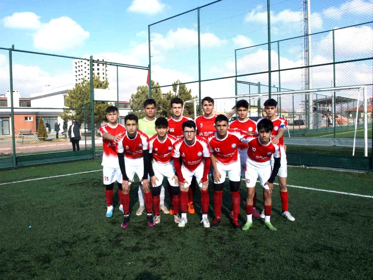 Gültepespor U18, E.M. Döğerspor\'u 15-1 gibi farklı yenerek galip geldi