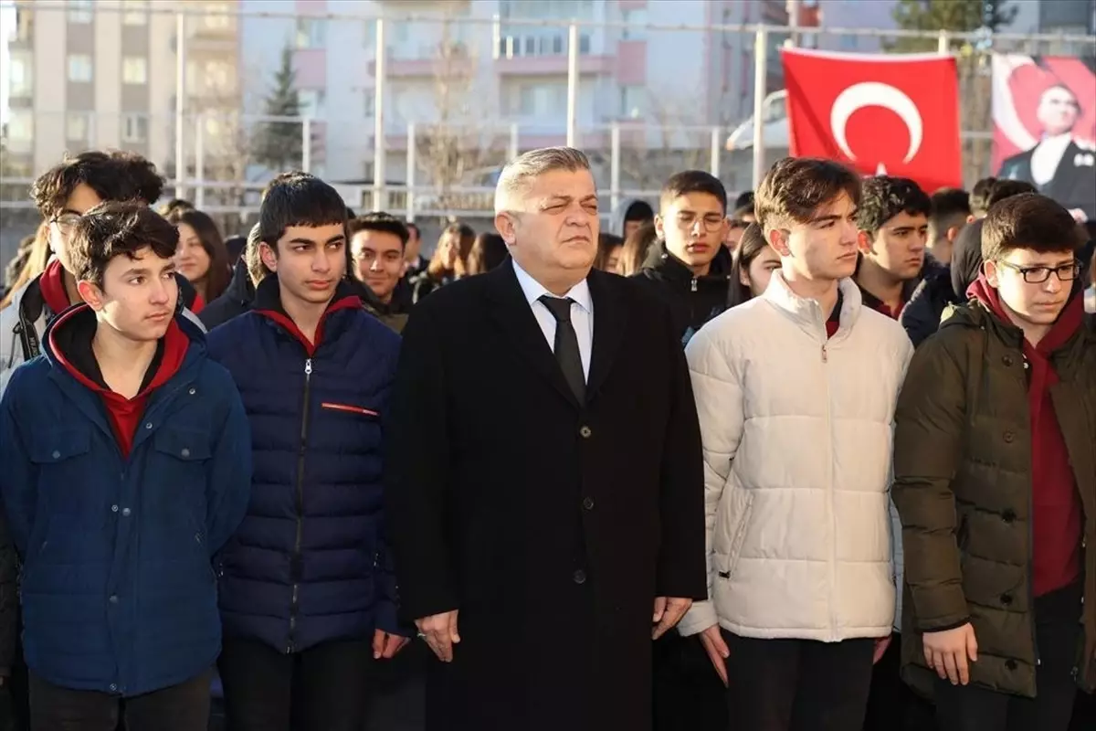 Kayseri ve Sivas'ta Pençe-Kilit Harekat bölgesinde şehit olan askerler için saygı duruşu yapıldı