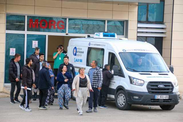 Kızını cenaze arabasında görmek isteyen acılı annenin hali yürekleri dağladı