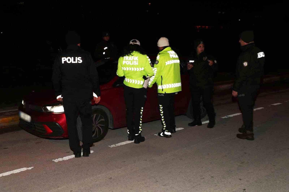 Konyaaltı\'da yapılan denetimlerde 5 aranan şahıs yakalandı