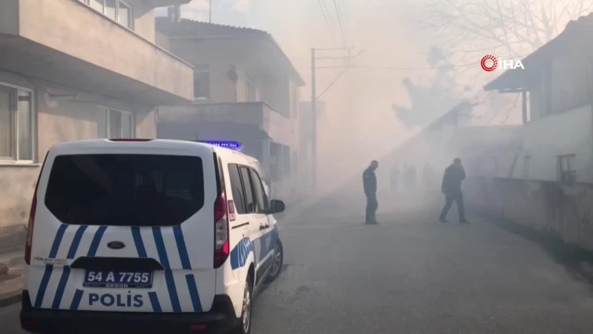 Mahalleliyi sokağa döken yangın: 3 kişi dumandan etkilendi