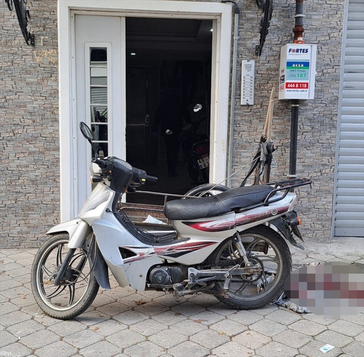 Salihli\'de boşandığı karısının av tüfeğiyle yaraladığı kişi hayatını kaybetti