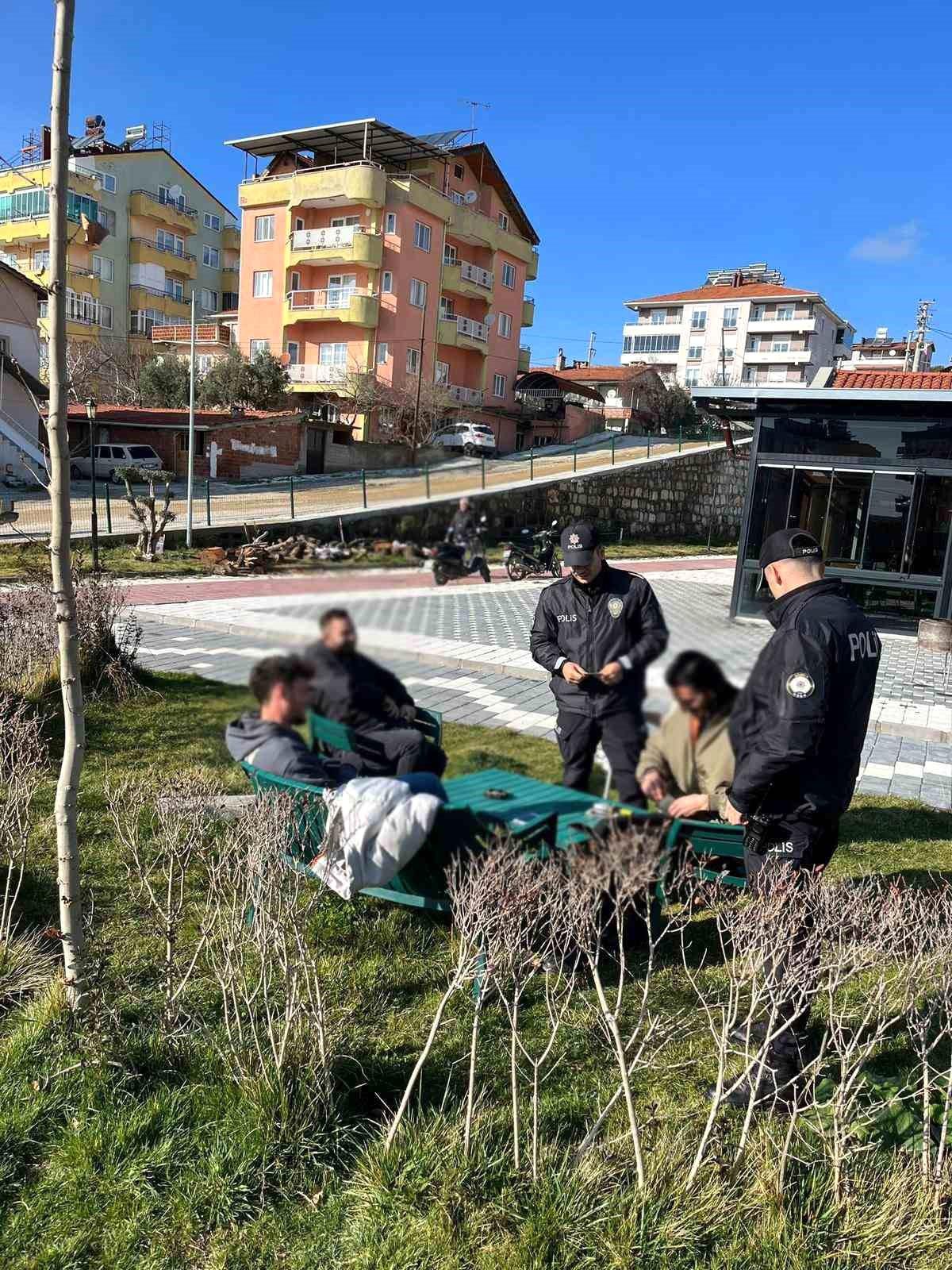 Manisa\'da trafik denetimi: 13 aranan şahıs yakalandı