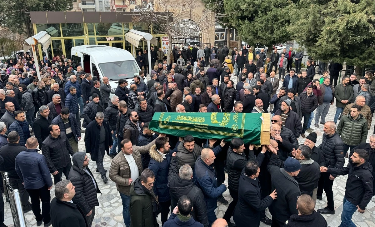 Mardin\'de Tır Kazası: Anne ve Kızı Hayatını Kaybetti