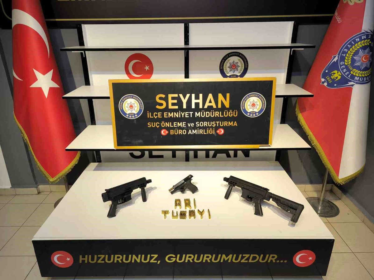 Adana\'da yapılan operasyonda 2 hafif makineli tüfek ve ruhsatsız tabanca ele geçirildi