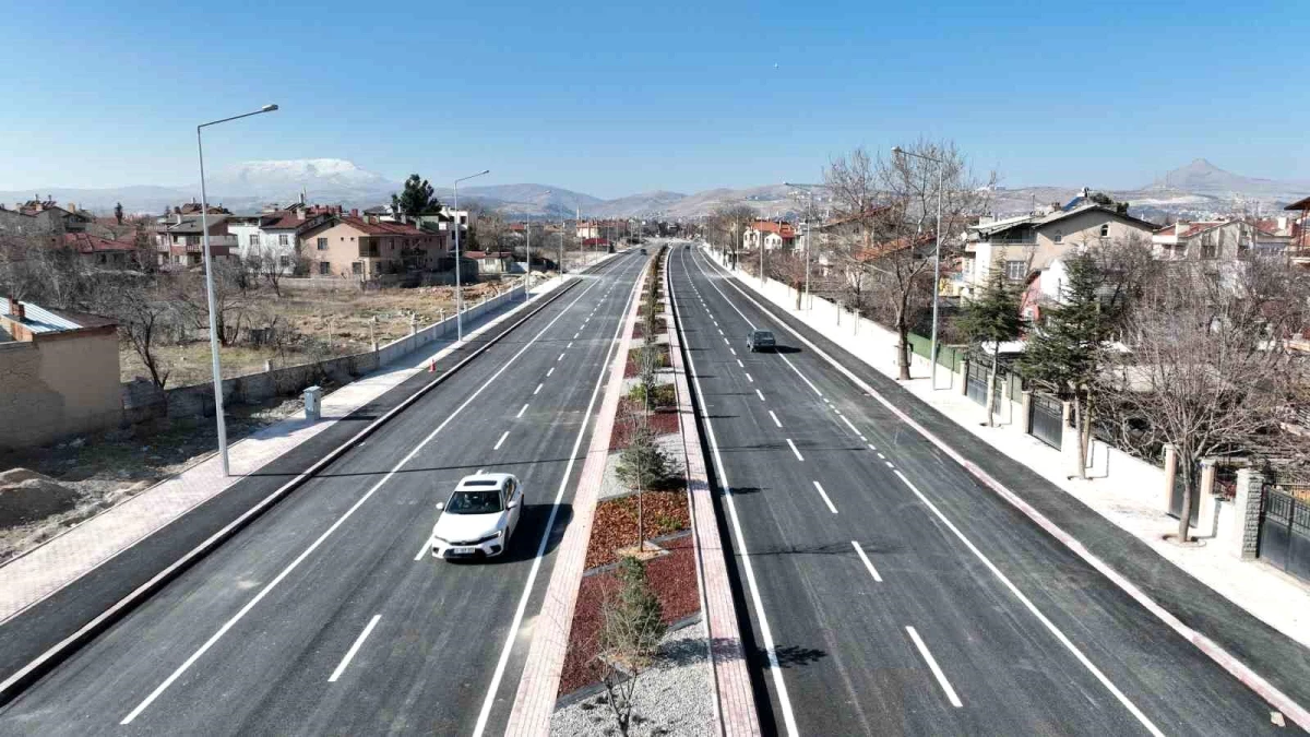 Konya Büyükşehir Belediye Başkanı Uğur İbrahim Altay, Necmettin Erbakan Caddesi\'nin üçüncü etabını trafiğe açtı