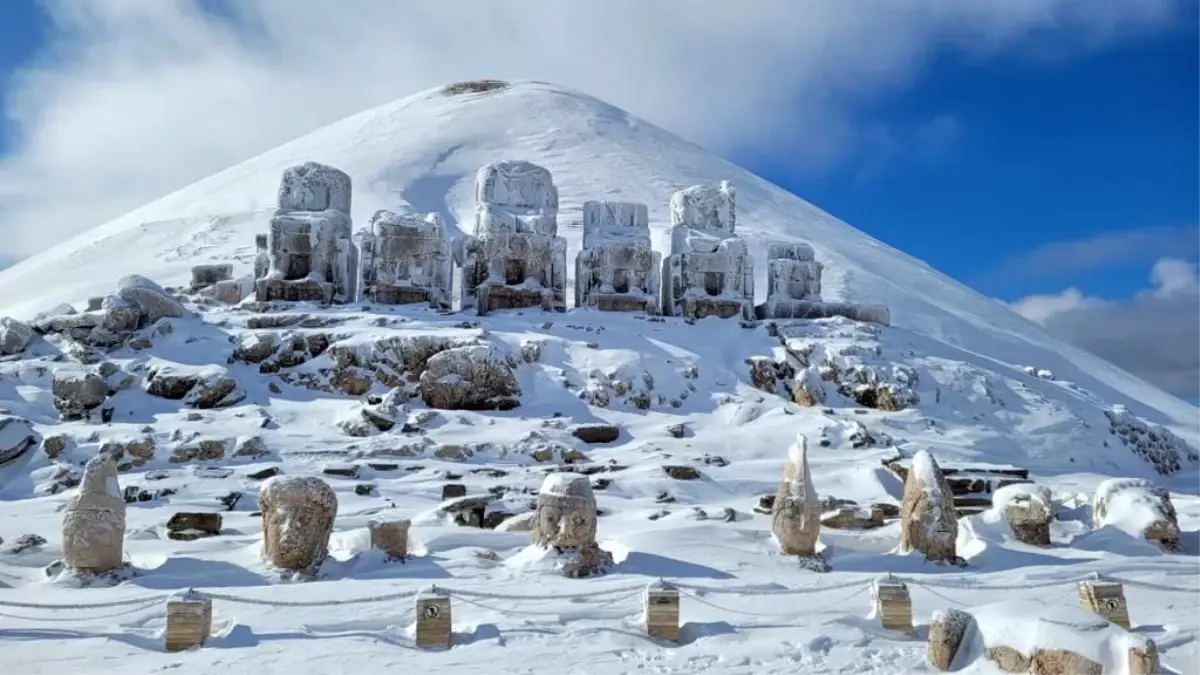 Nemrut Dağı Yeniden Beyaza Büründü