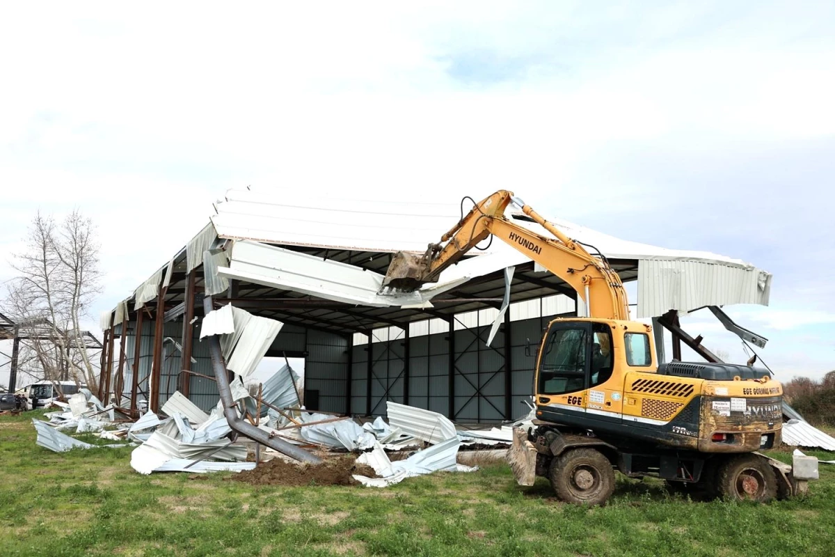 Nilüfer Belediyesi, Tarım Alanlarını Koruyor: 3 Kaçak Fabrika Yıkıldı