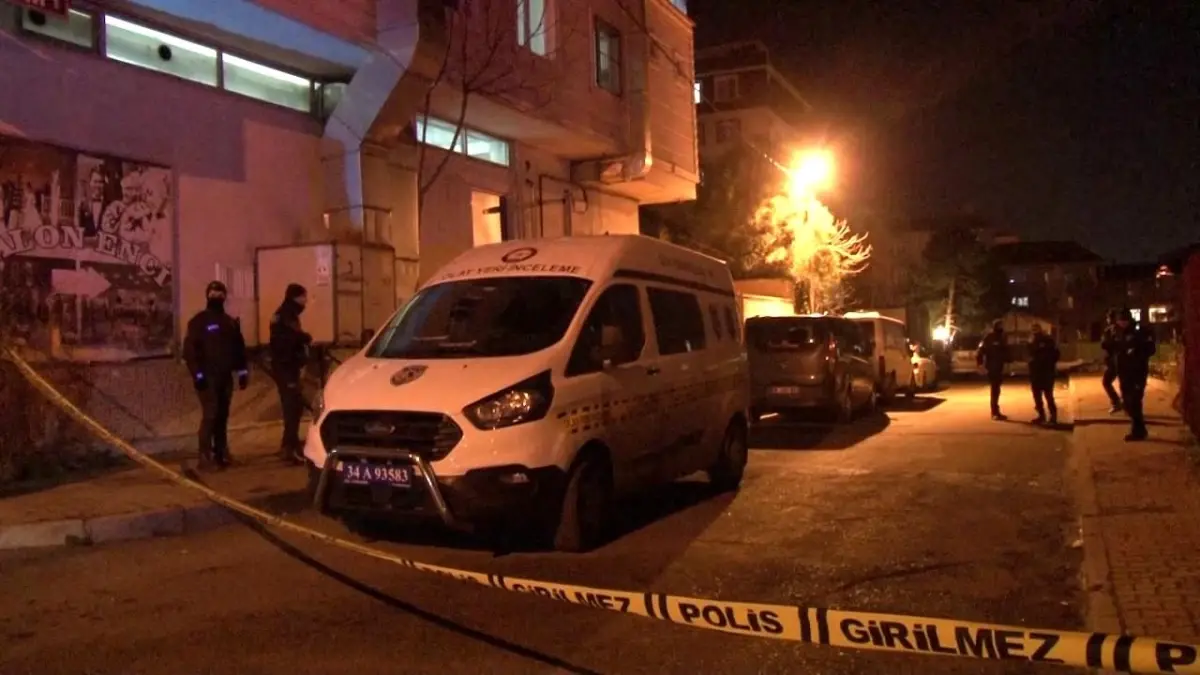 Sultanbeyli\'de Reddedilen Şahıs, Kızı Vurduktan Sonra Kendini Öldürdü