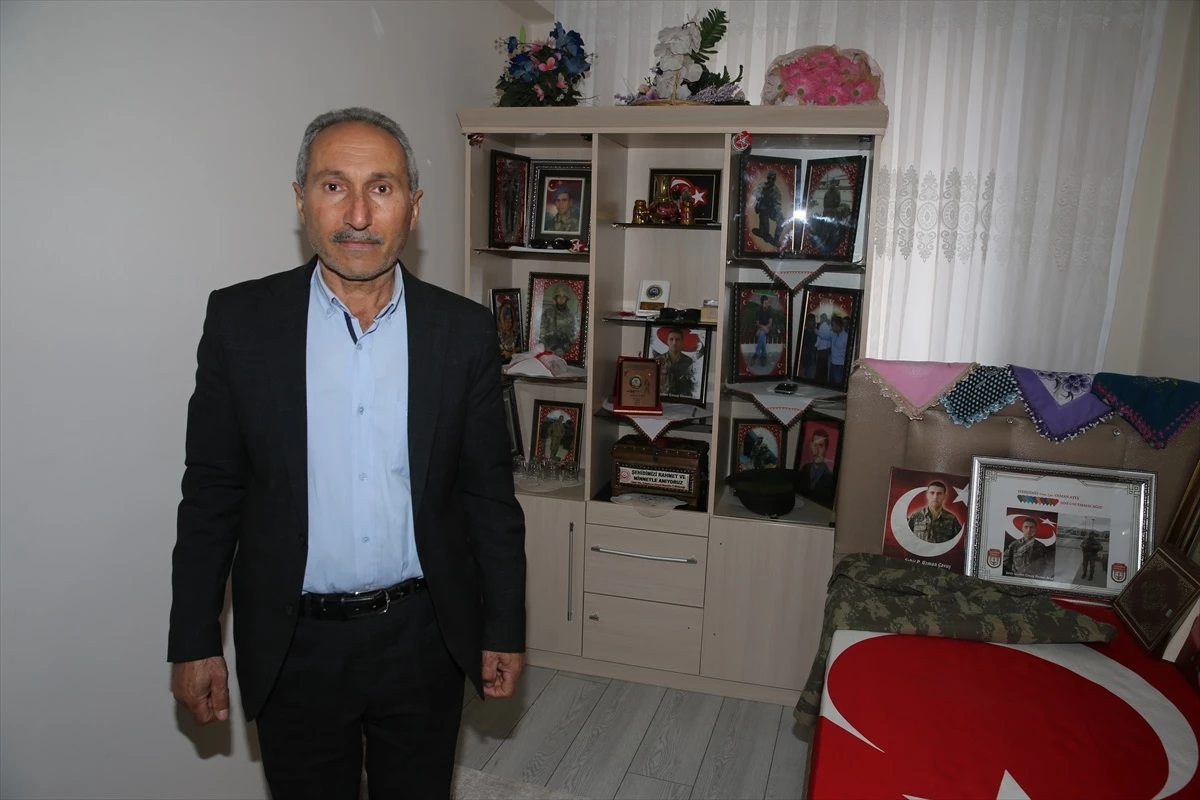 Şehit Piyade Uzman Çavuş Osman Ateş\'in Ailesi, Hatıralarını Yaşatıyor