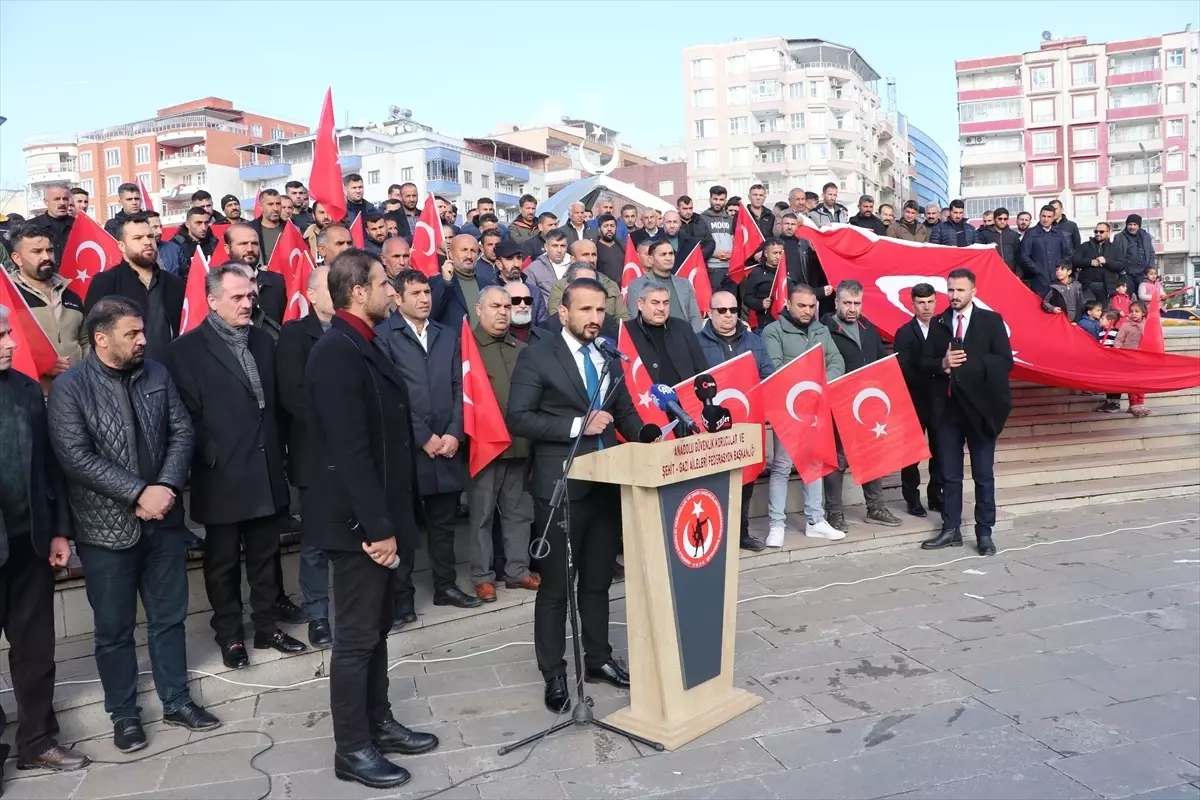 Siirt\'te şehit aileleri, gaziler ve vatandaşlar terör örgütü PKK\'ya tepki gösterdi