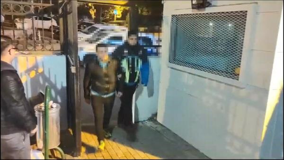 Şişli ve Kadıköy\'de Değnekçilik Yapan Şüpheliler Suçüstü Yakalandı