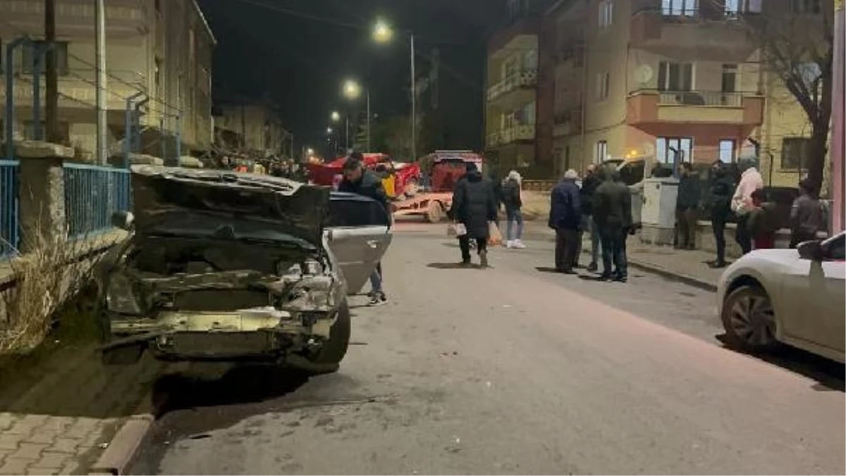 Sivas\'ta Otomobillerin Çarpıştığı Kazada 5 Kişi Yaralandı