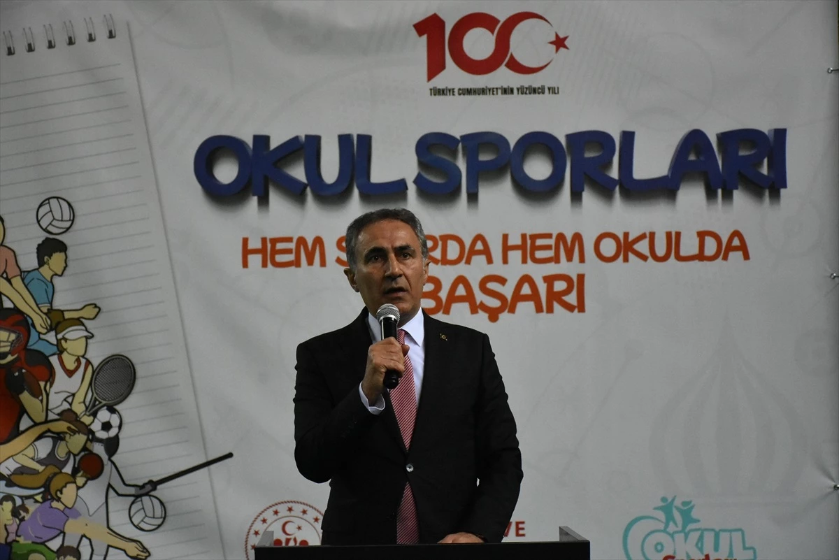 Trabzon\'da 2023\'te gerçekleştirilen müsabakalarda başarılı olan okul ve sporculara ödülleri verildi